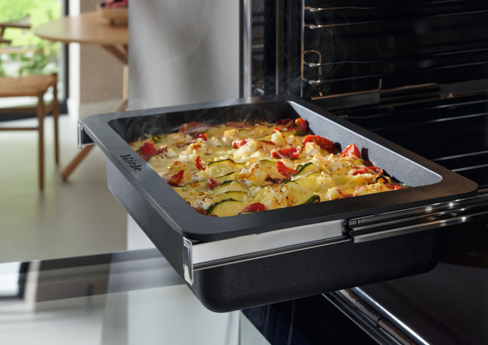 Elektro-Backofen Miele, 76 l Garraum, 5 Backebenen, Temperaturregelung: 30-250 Grad, über 35 Programme,